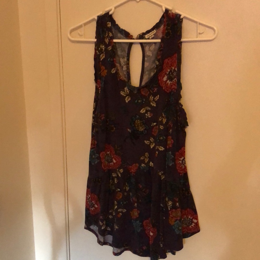 Eyeshadow floral print tank